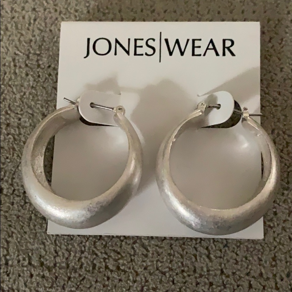 Jones Wear hoop earrings